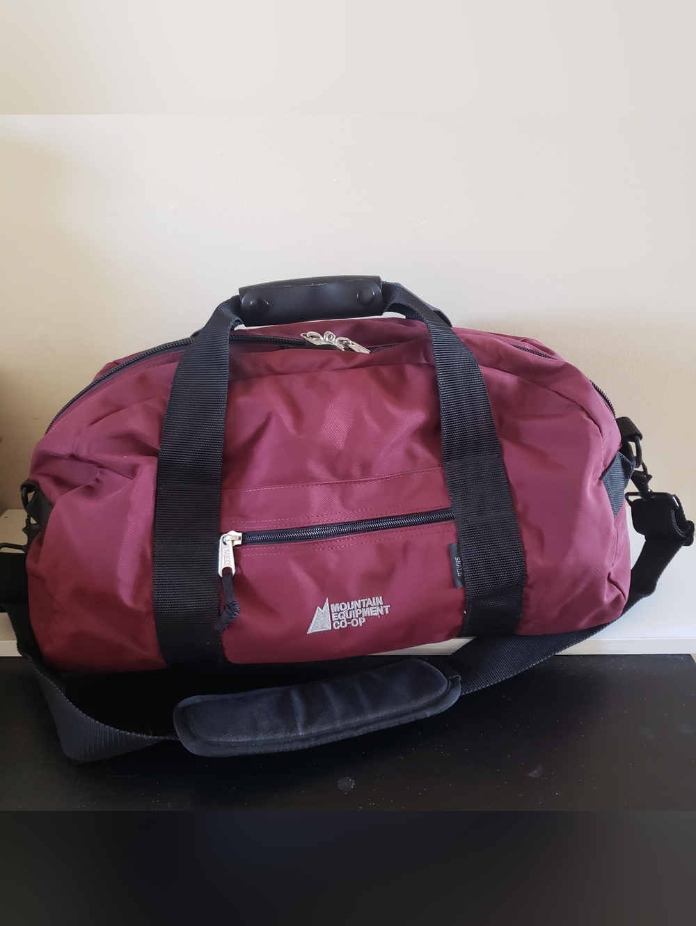 MEC Nylon Duffle/Gym Travel Bag W/Removable Strap - Burgundy/Black O/S